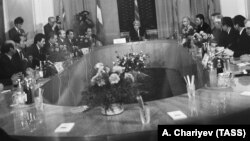 Turkmen leader Saparmurat Niyazov center) presides over the first-ever Central Asian summit in 1991.