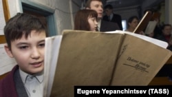 «Свідки Єгови» на недільному конгресі (молебні) у Читі, 2006 рік