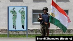 د تاجکستان ملي بیرغ