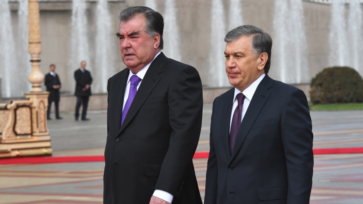 Uzbek President Vows Closer Ties In 'Fateful' Visit To Tajikistan