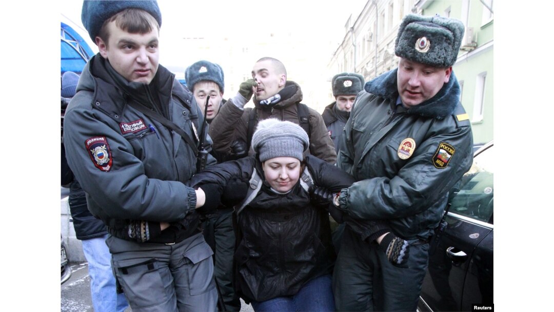 Поліція забирала не нападників, а побитих демонстрантів, 25 січня 2013 року
