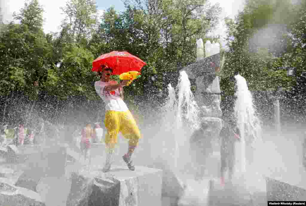 A sopping youngster in Minsk during the dog days of summer. Megan Starr, a U.S. travel writer and contributor to National Geographic Traveler, told RFE/RL she was “very surprised” by the poll results.
