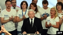 یاروسلاو کاچینسکی در میان گروهی از شهروندان از محبوبیت بسیار زیادی برخوردار است در حالی‌که شماری از مخالفانش او را خطری جدی برای آینده لهستان می‌دانند