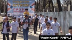 Флешмоб в поддержку детей, больных аутизмом. Таджикистан, Душанбе, 3 апреля 2012 года. 