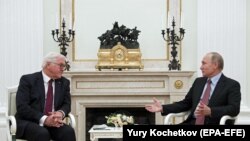 Франк-Вальтер Штайнмайер и Владимир Путин во время встречи в Кремле. Москва, 25 октября 2017 года.