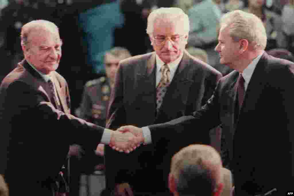 Dejtonski mirovni sporazum, kojim je okončan rat u BiH potpisan je u decembru 1995. Ovim su unutar BiH stvorena dva entiteta, Federacija i Republika Srpska.