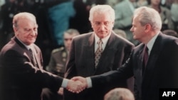 Alija Izetbegović (L), Franjo Tuđman (S) i Slobodan Milošević