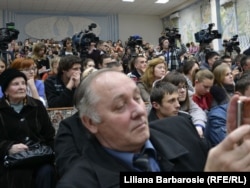 Publicul venit la întâlnirea cu Serghei Lavrov