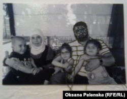 Фотография крымскотатарской семьи, в которой отец пропал без вести