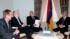 Serj Sarkisyan Yerevanda ATƏT həmsədrlərini qəbul edir, 2 mart 2009
