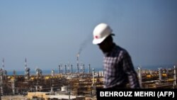 تا روز سوم ماه مه، کم‌تر از دو هفته دیگر، هشت کشور معافیت شش ماهه برای خرید نفت ایران دریافت کرده بودند