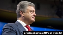 Порошенко: усі українські пропозиції обміняти російських громадян, засуджених за злочини проти суверенітету та територіальної цілісності України, на українських, яких тримають як політв’язнів, цілком ігноруються