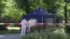 A rendőrség helyszínel Berlinben egy parkban, ahol agyonlőttek egy csecsen disszidenst. 2019. augusztus 23. 