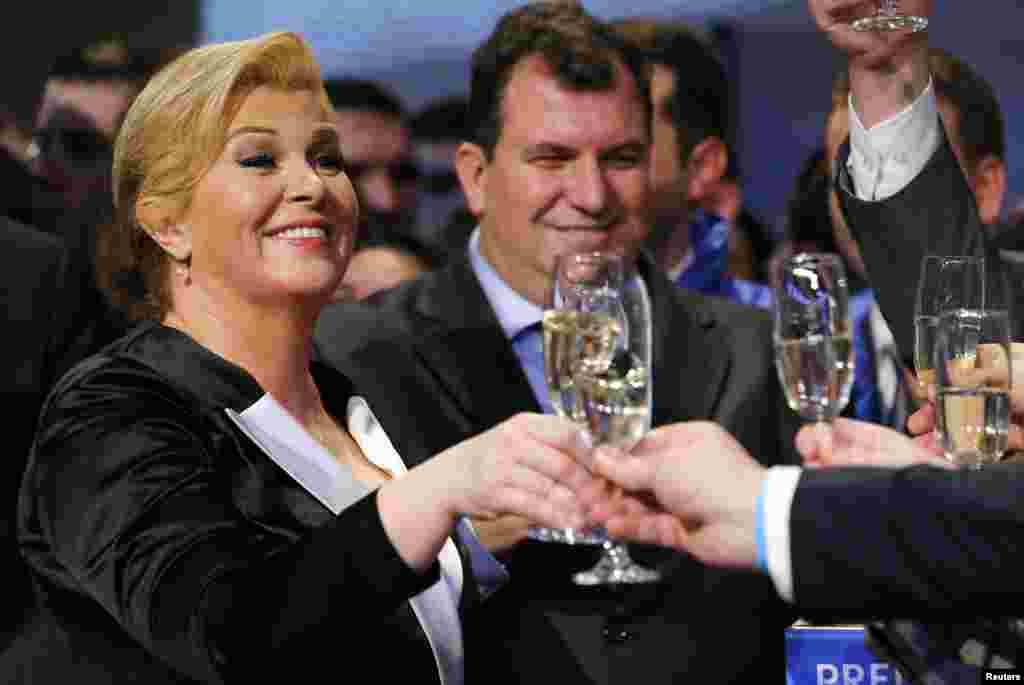 Kolinda Grabar Kitarović i njen suprug Jakov Kitarović u stožeru stranke HDZ u Zagrebu.