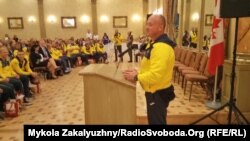 Капітан української команди Олександр Писаренко виступає на урочистому прийнятті, Торонто, 30 вересня 2017 року