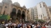 Egjipt: Ushtria hyn në xhaminë e mbushur me protestues