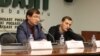 Роман Кайфаджян (слева) на пресс-конференции о пытках во "Владмирском централе"