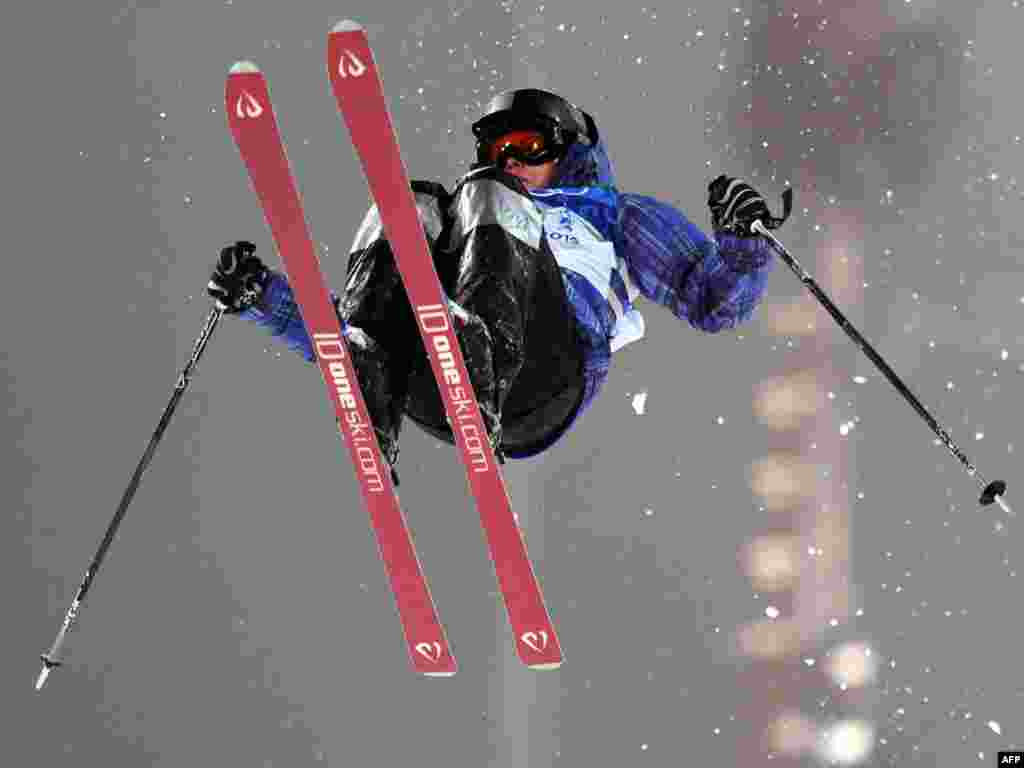 Kazakh women&#39;s moguls freestyler Yulia Galysheva competing in Vancouver in 2010. Kazakhstan, which won a silver medal in Vancouver, is to award gold medalists in Sochi $250,000 and silver winners $150,000. Runners-up stand to cash in, too: $75,000 is promised for athletes in third, fourth, fifth, and sixth places.