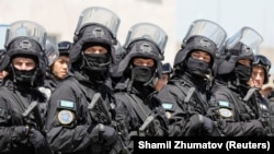 تصویر آرشیف، اعضای نیروی های ویژه قزاقستان در مانور نظامی سازمان پیمان امنیت جمعی
