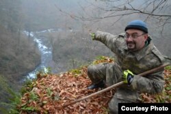 Fərhad Yalquzaq vəhşi təbiətdə.