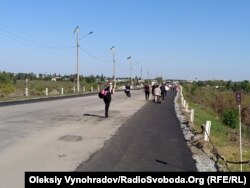 Дорога от КПВВ к мосту в Станице Луганской