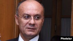 Министр обороны Армении Сейран Оганян (архив)