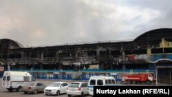 Сгоревший павильон торгового центра "Адем", Алматы, 27 апреля.