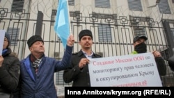 Акция крымских татар под посольством России