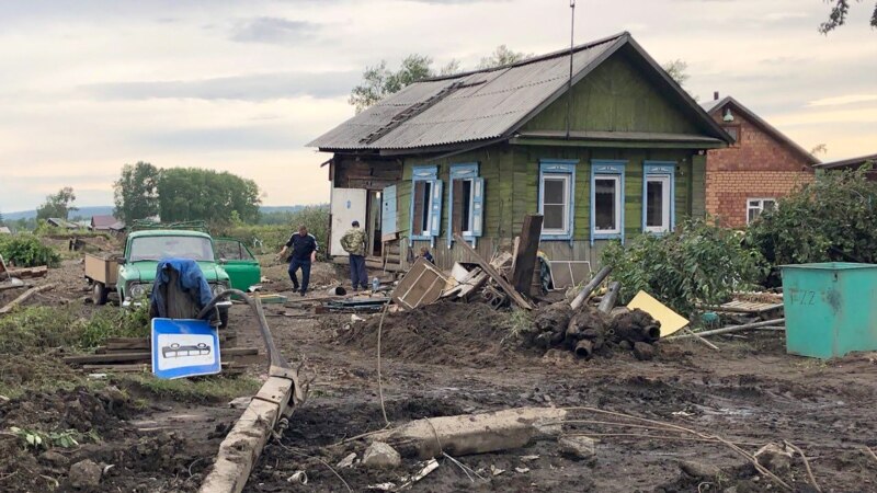 «Жить абсолютно негде». Жители российского Приангарья возвращаются домой после наводнения