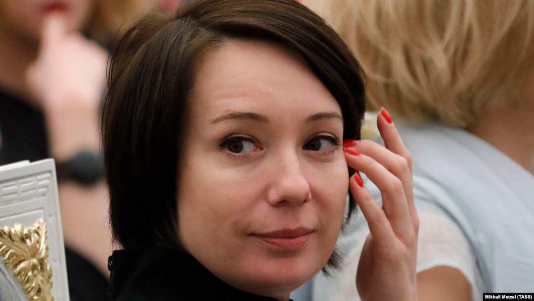 Хаматова сменила светлые волосы на темные