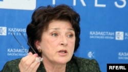 Татьяна Квятковская проводит пресс-конференцию против Джакишева и Аблязова. Алматы, 1 апреля 2009 года.