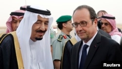 Presidenti francez, Francois Hollande, se bashkue me mbretin saudit, Salman