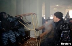 Під час штурму будівлі Вінницької ОДА, 25 січня 2014 року