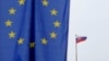 Прапори Європейського союзу та Словаччини