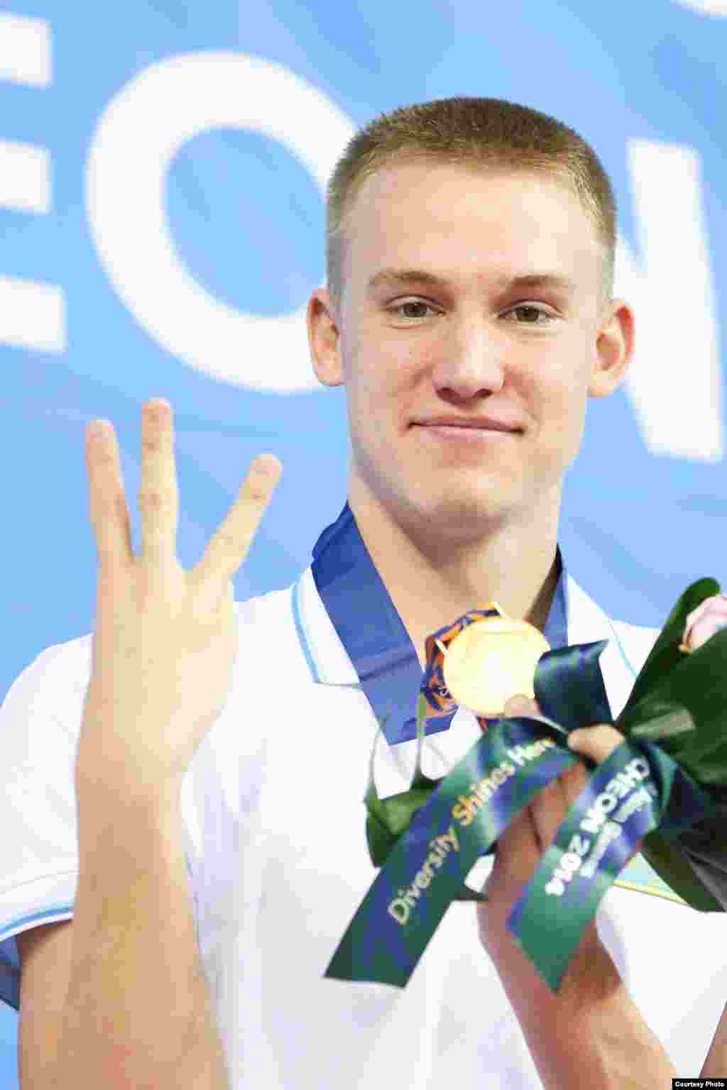 Казахстанский пловец Дмитрий Баландин завоевал &nbsp;три золота на Азиаде в Инчхоне. Фото Никиты Басова. 