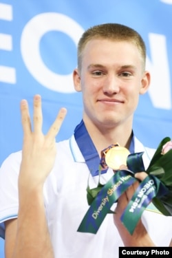 Казахстанский пловец Дмитрий Баландин, выигравший три золотые медали на Азиатских играх в Инчхоне. 26 сентября 2014 года.