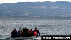 Roja Bregdetare greke tha se 18 emigrantë të tjerë u shpëtuan. (Fotografi nga arkivi).