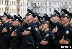Офіцери нової поліції складають присягу. Київ, липень 2015 року