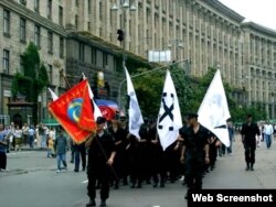 Провокаційна хода УНА нібито «на підтримку» кандидата в президенти України Віктора Ющенка. Київ, 26 червня 2004 року