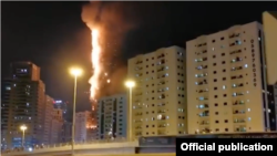 Пожар жилого небоскрёба в Шардже (ОАЭ), 5 мая 2020. Gulf News, снимок с экрана