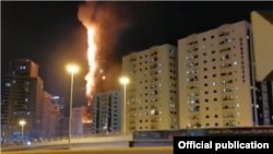 Пожар в жилом небоскребе в Шардже (ОАЭ), 5 мая 2020 года. Gulf News, снимок с экрана.