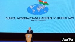 Prezident İlham Əliyev Dünya Azərbaycanlılarının IV Qurultayında çıxış edir. 2016