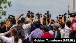 Кыргызстандык журналисттер. Архив сүрөт. 