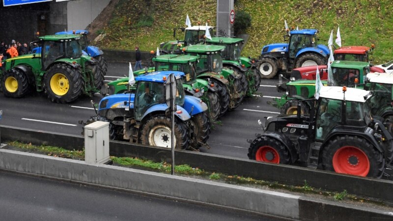 Холандските земјоделци и градежници протестираа за мерките против загадувањето