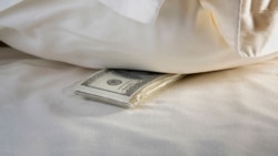 'Yastıq altında' 10 milyard... Əhali pulu harada saxlayır?