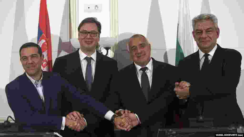 ГРЦИЈА - Лидерите на Бугарија, Грција, Романија и Србија на средбата во Солун договориле создавање на заеднички транспортен прстен со кој би се овозможило олеснување на транспортот низ четирите земји.