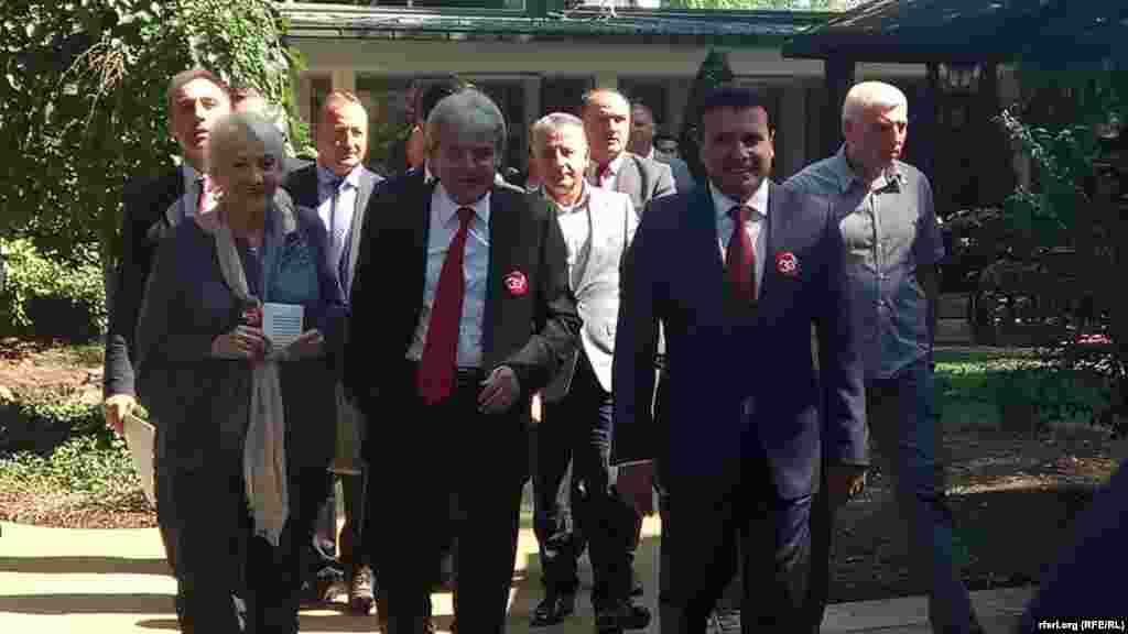 МАКЕДОНИЈА - Премиерот Зоран Заев во Клубот на пратениците во Скопје ја промовираше коалицијата Заедно ЗА европска Македонија и кампањата за успешен рефередум на 30-ти септември.