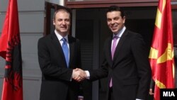 Македонски министер за надворешни работи Никола Попоски се сретна со својот албански колега, Алдо Бумчи во Скопје.