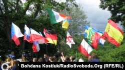 Під час відкриття «Європейського містечка» 2 червня 2012 року