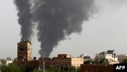 در تصویر انفجاری در یکی از محله‌های صنعا، پایتخت یمن